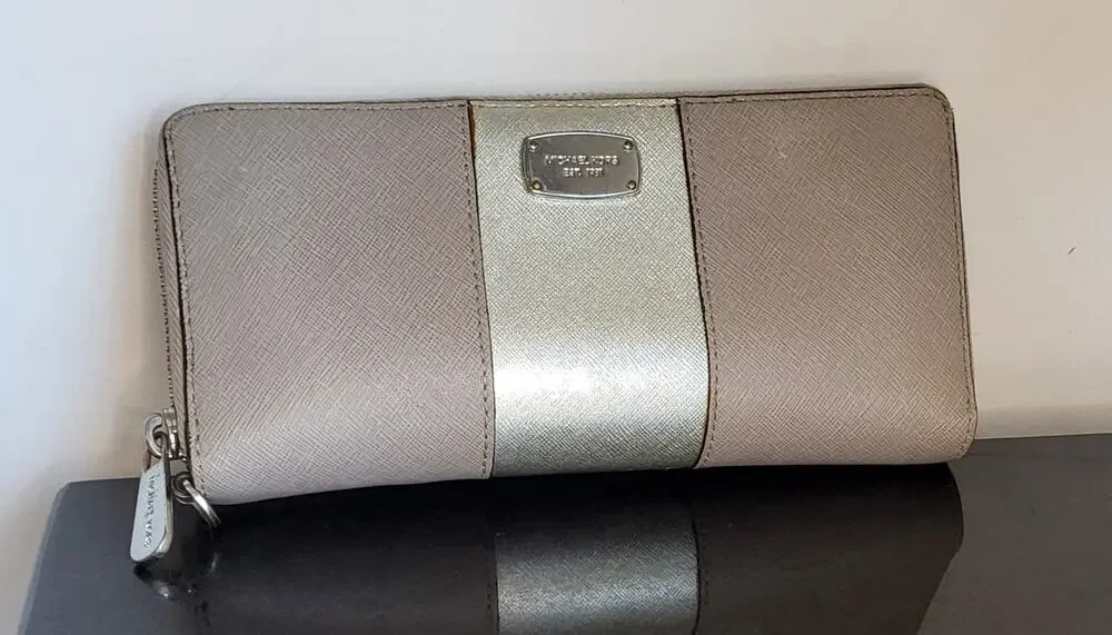 Michael Kors Jet Set Continental Gray & Silver Clutch - Wallet, Large 9 X 4